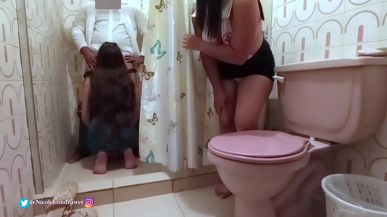 L'infermiera trova il dottore che scopa il paziente nel bagno dell'ospedale / PARTE 1 / NicoleLondrawer / Chiquicandy